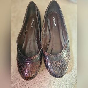 Brown alligator flats